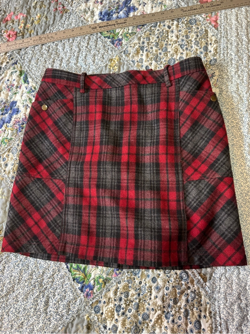 Eddie Bauer Plaid Lambswool Blend Mini Skirt Red Black Size 8